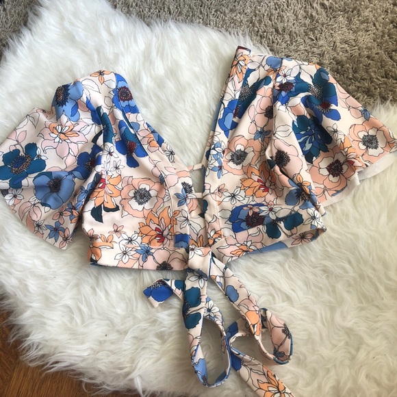 Zara Floral Crop Top - Picture 2 of 2